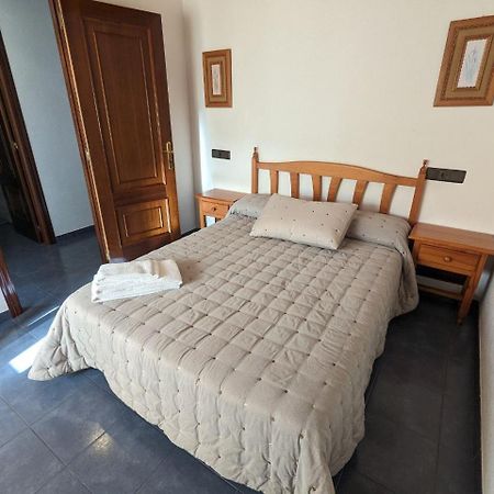 Vivienda Turistica Vacacional Maricarmen Hotell Arou Exteriör bild