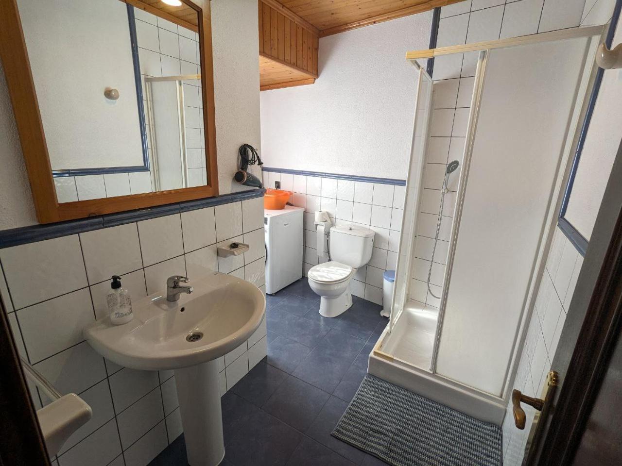 Vivienda Turistica Vacacional Maricarmen Hotell Arou Exteriör bild