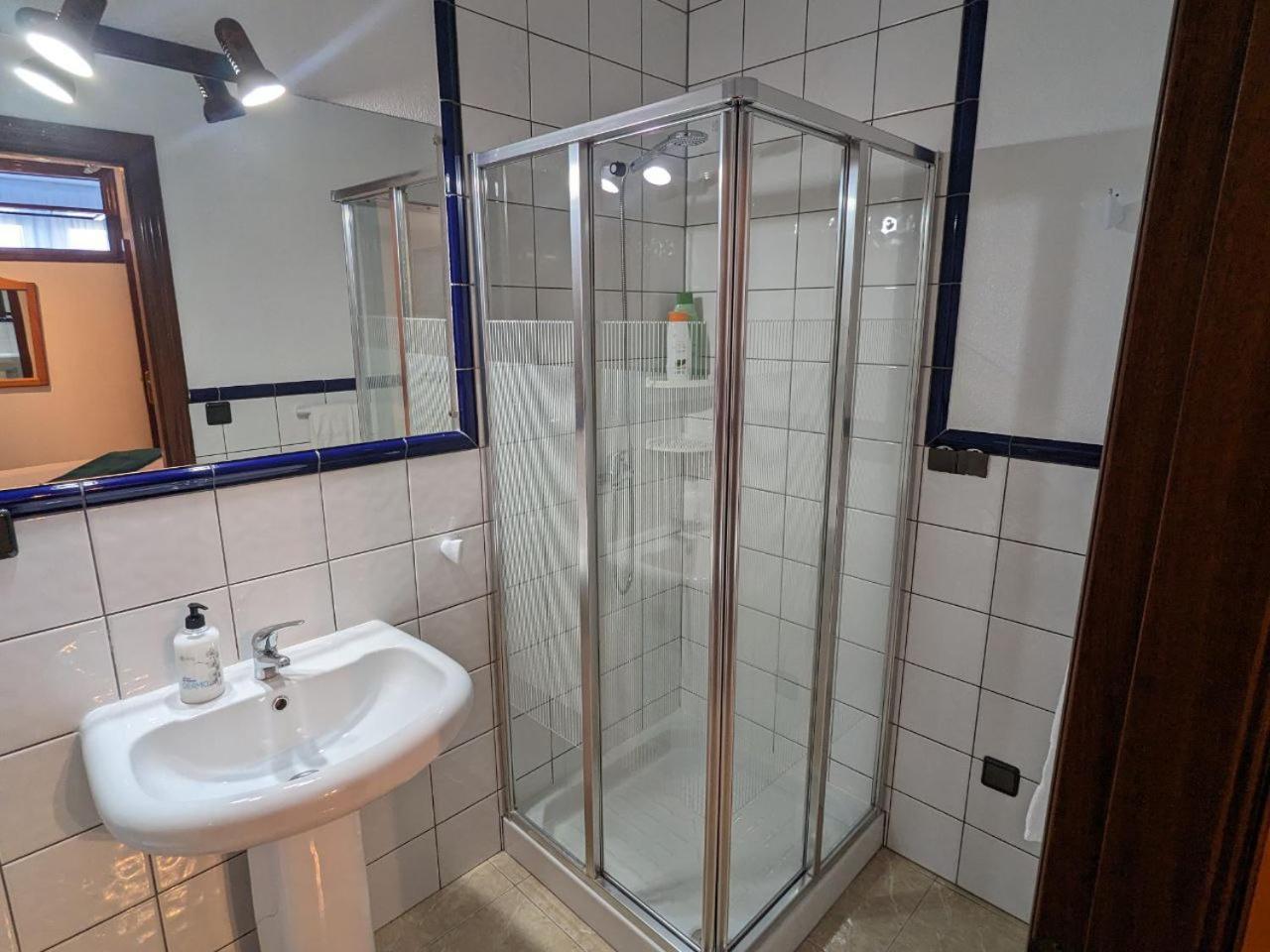 Vivienda Turistica Vacacional Maricarmen Hotell Arou Exteriör bild